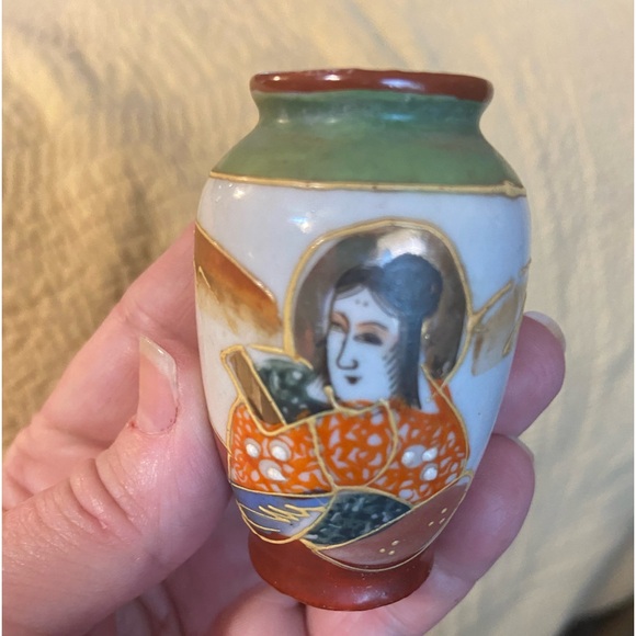 (2) Mini Vases HAND PAINTED JAPANESE Portrait Vase,  K.I. Japan Bees And Comb - Picture 10 of 14